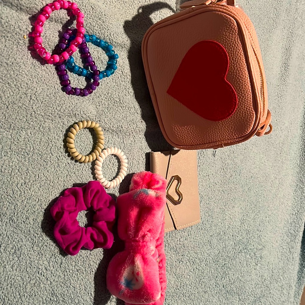 I am selling a purse and 5 bracelets and 1 hair tie and a head wrap.